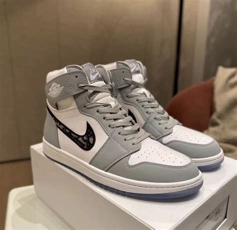 jordan 1 retro high dior where to buy|retro 1 dior price.